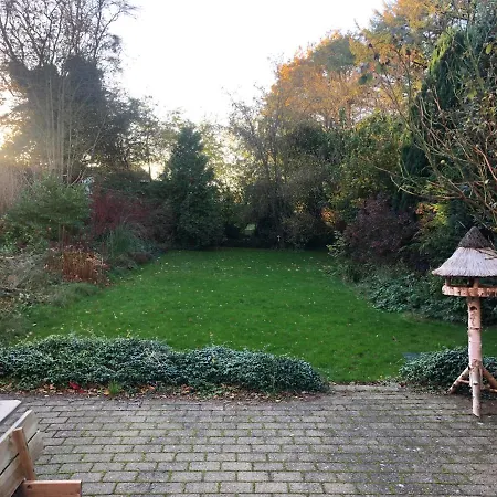 דירה Family House With Private Garden סטרואר